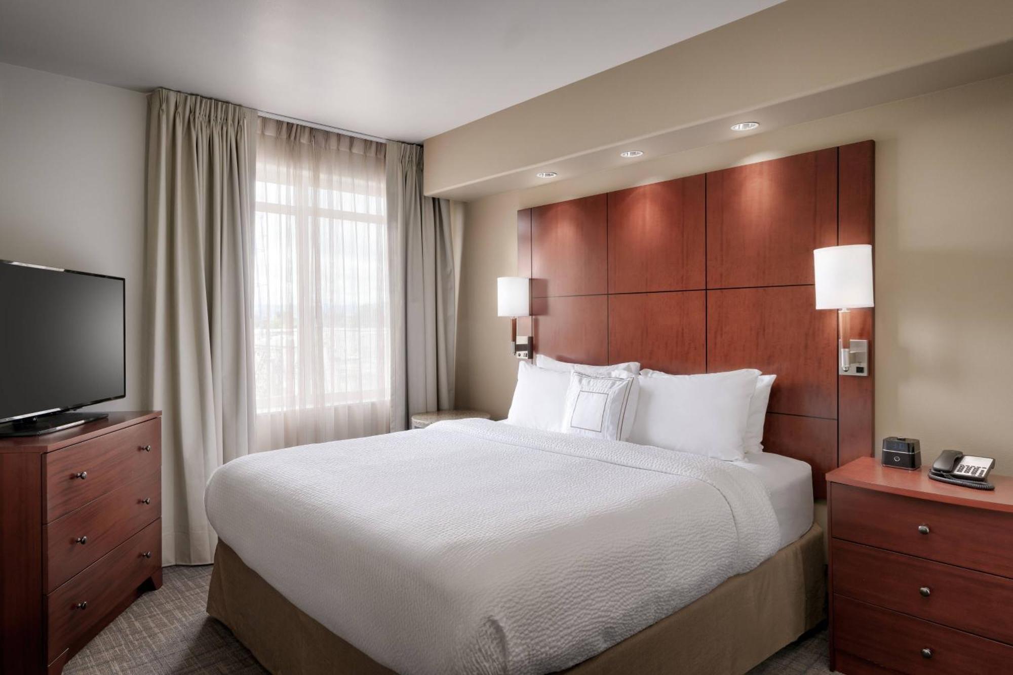 Hotel By Marriott