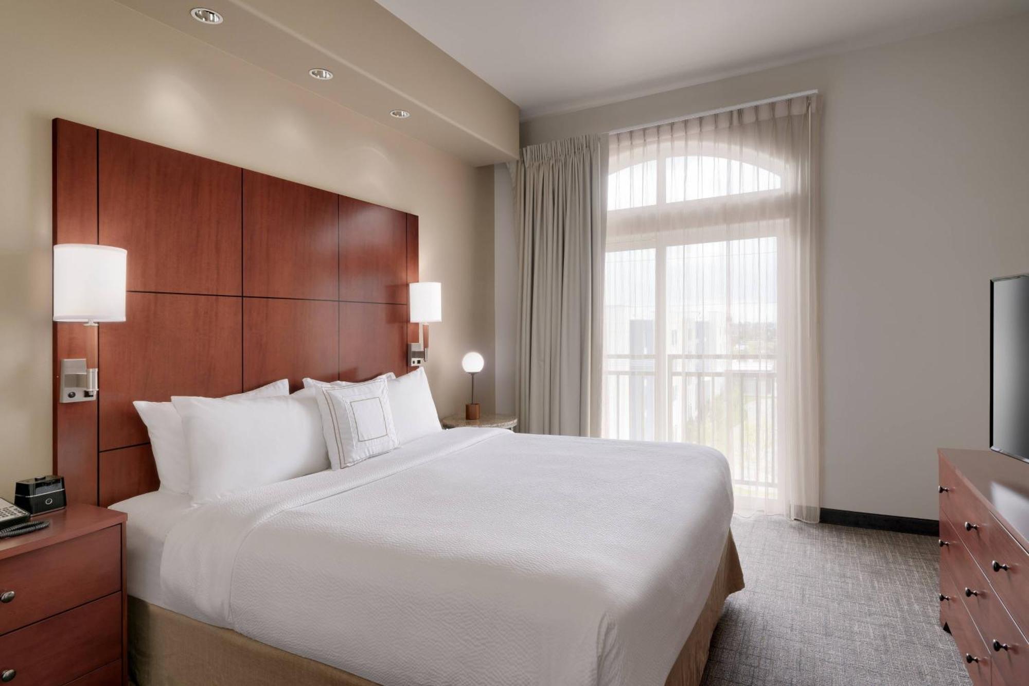 Hotel By Marriott